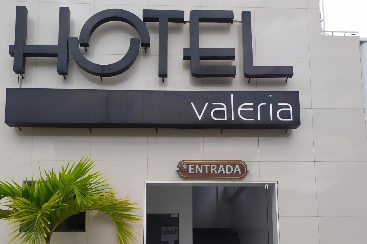 Oyo Hotel Valeria Salvador Bagian luar foto